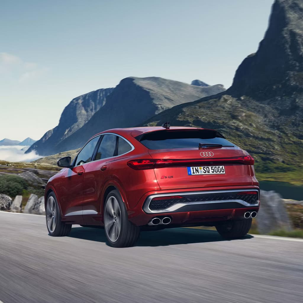 Audi SQ5 Sportback: Luz de projeção no vidro traseiro