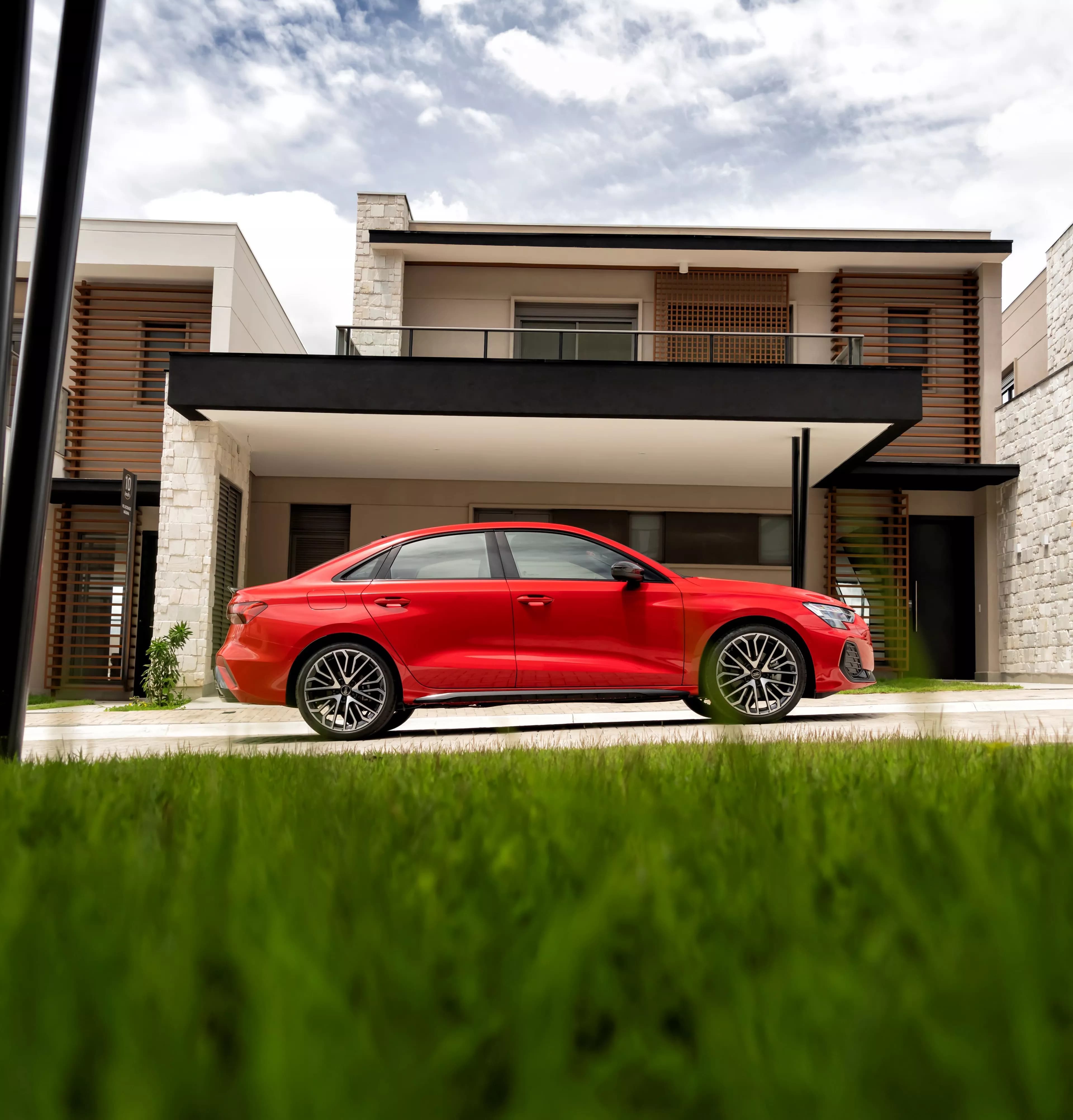 O novo Audi A3 Sedan tem um design expressivo dianteiro e traseiro
