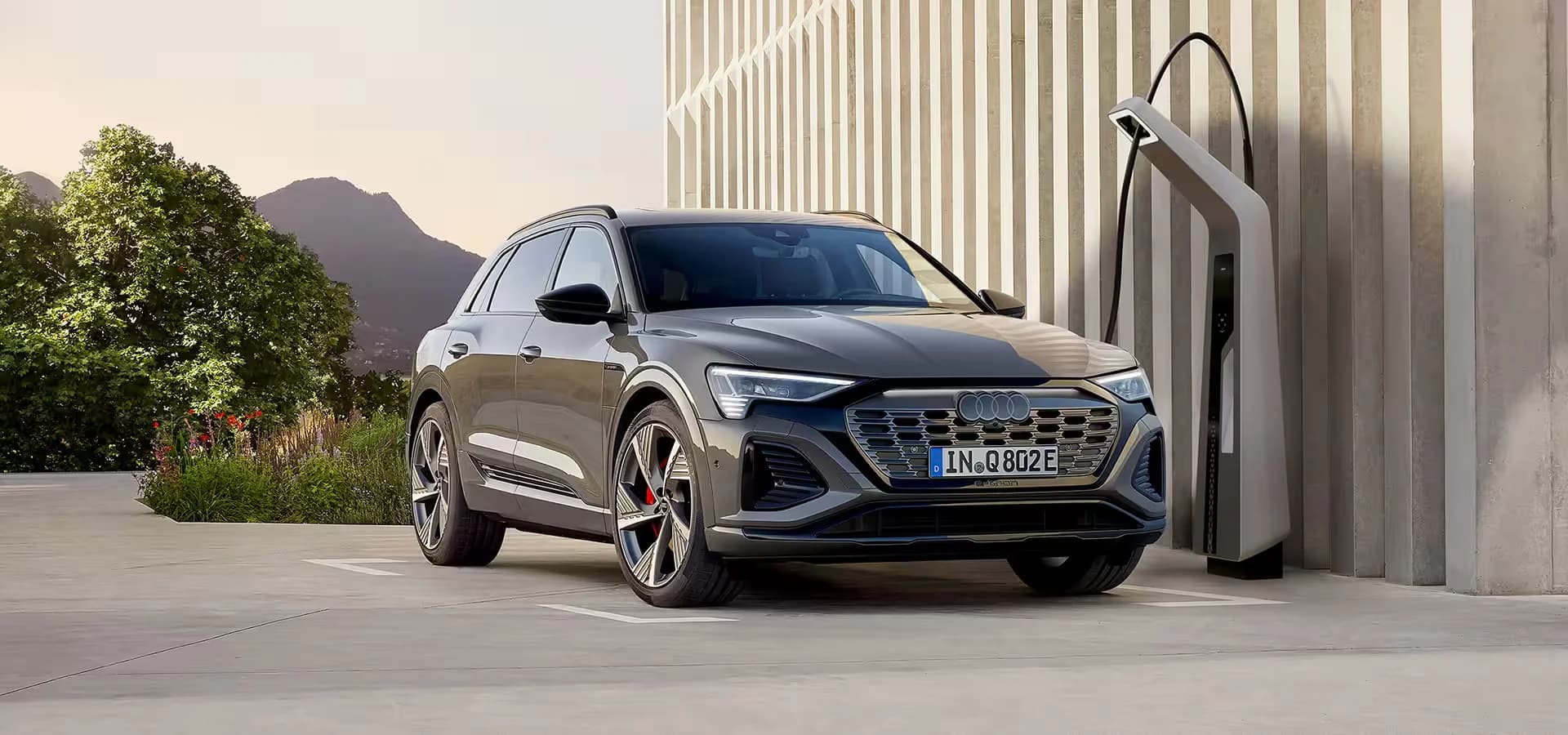 Audi Q8 E-tron: Parada de carregamento rápido