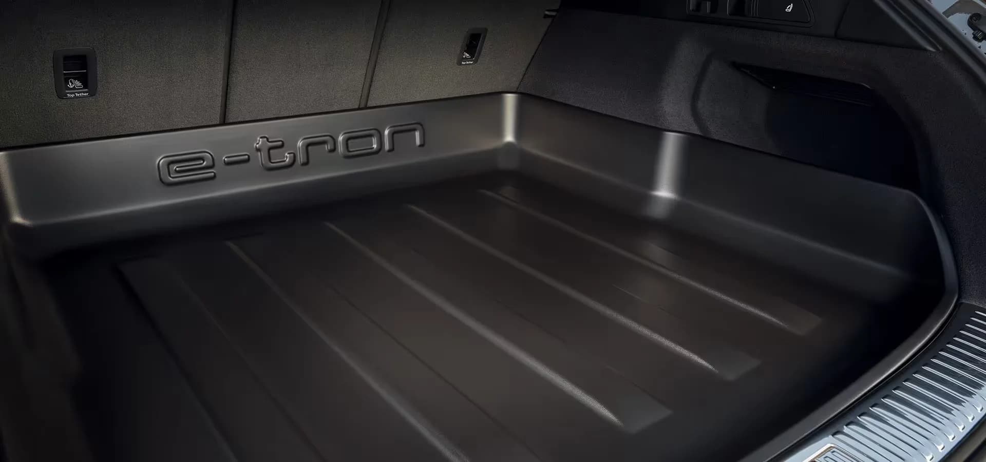 Audi Q8 E-tron: Proteção prática do porta-malas