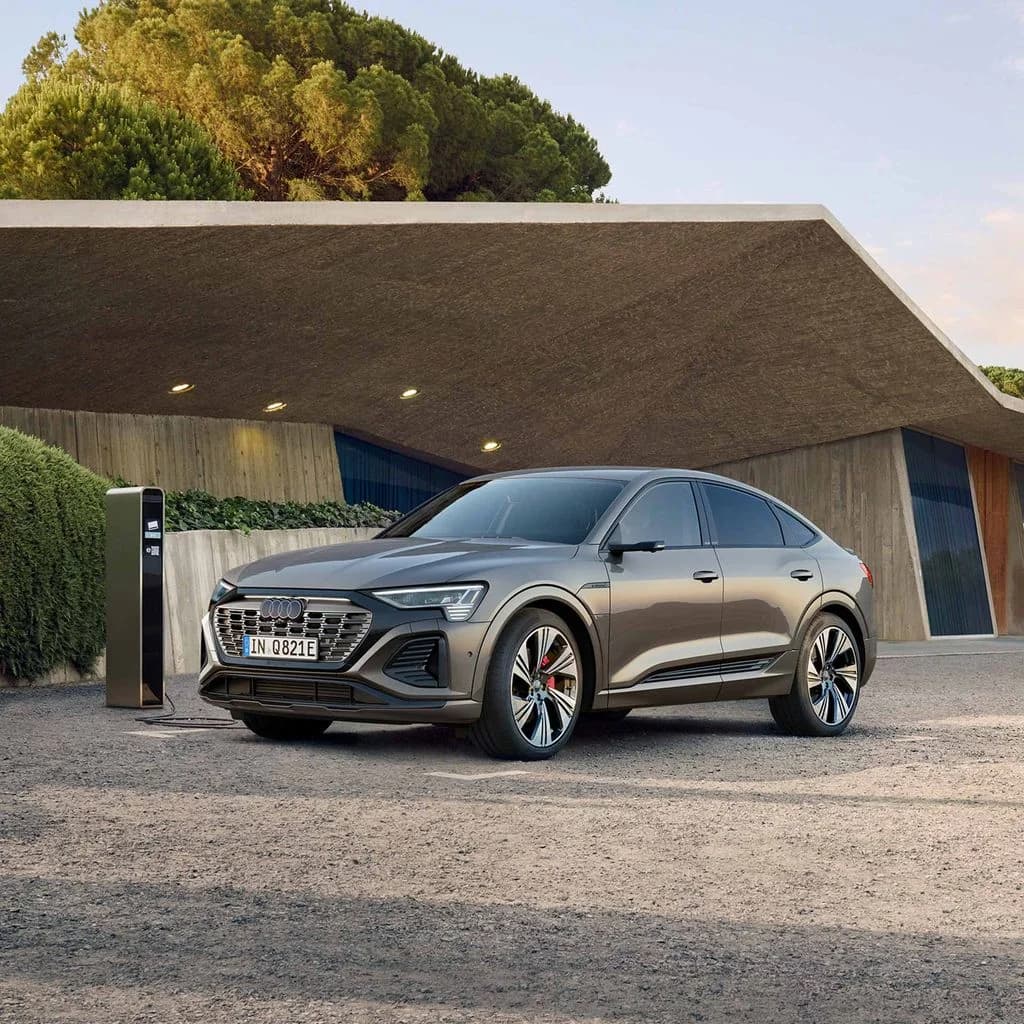 Audi Q8 Sportback E-tron: Exterior S line e detalhes acentuados