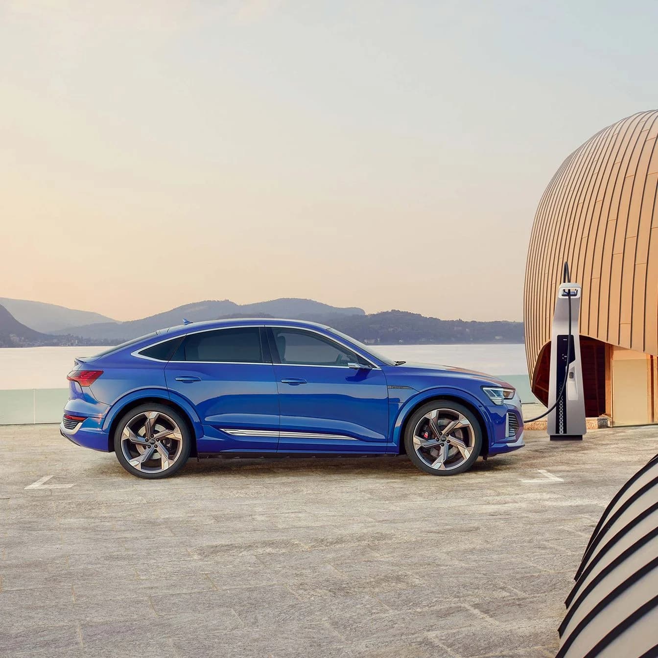 Audi SQ8 Sportback E-tron: Paradas de carregamento rápido - Orientação de rotas