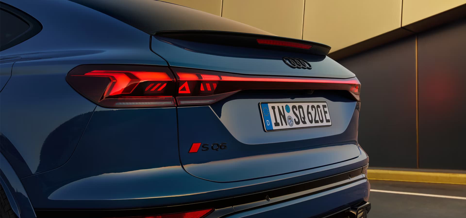 Iluminação ambiente interativa SQ6 Sportback e-tron