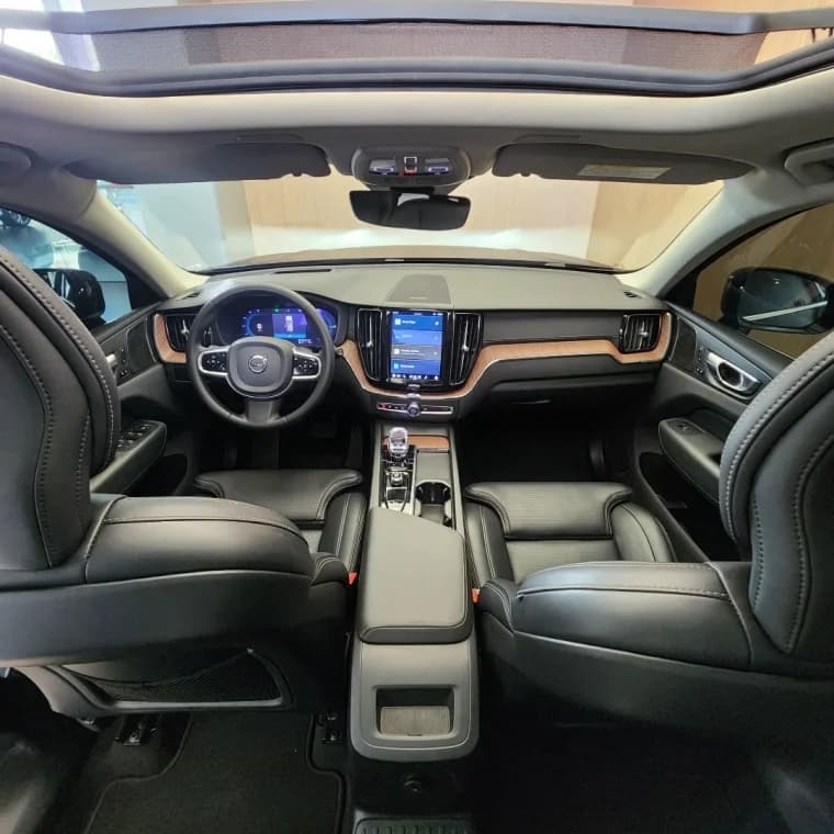 Volvo XC60 2.0 T8 RECHARGE ULTIMATE AWD GEARTRONIC 2024 Híbrido - Picture 5