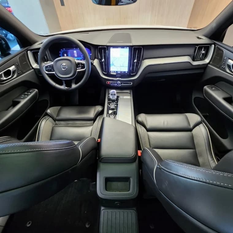 Volvo XC60 2.0 T8 RECHARGE POLESTAR ENGINEERED AWD GEARTRONIC 2023 Híbrido - Picture 4