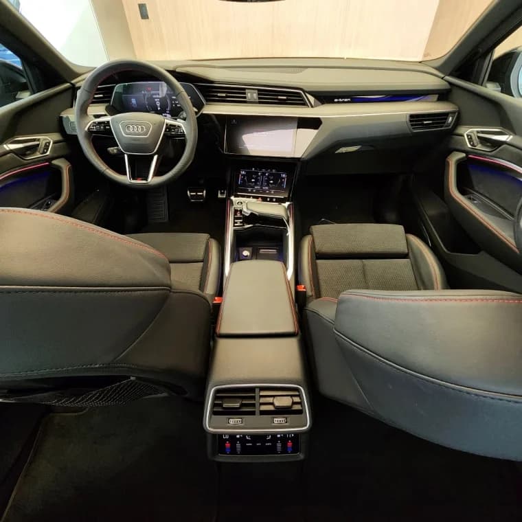 Audi Q8 E-TRON 55 ELÉTRICO LAUNCH EDITION QUATTRO 2024 Elétrico - Picture 4