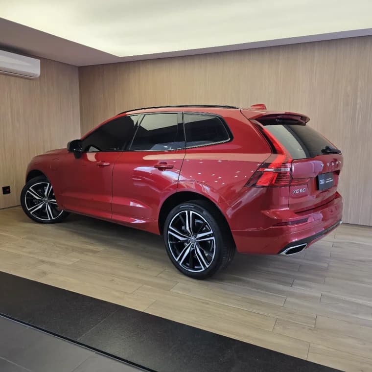 Volvo XC60 2.0 T8 HYBRID R-DESIGN AWD GEARTRONIC 2020 Híbrido - Picture 4