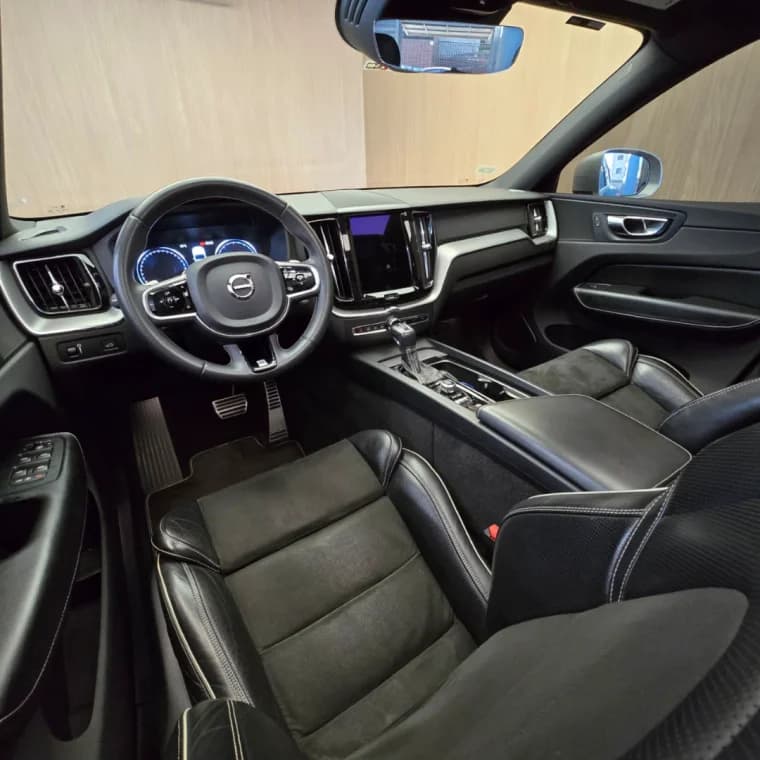 Volvo XC60 2.0 T5 GASOLINA R-DESIGN AWD GEARTRONIC 2018 Gasolina - Picture 8