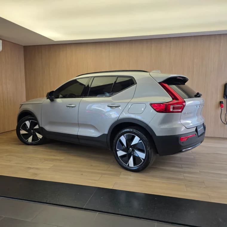 Volvo XC40 P6 RECHARGE ELECTRIC PLUS 2024 Elétrico - Picture 3