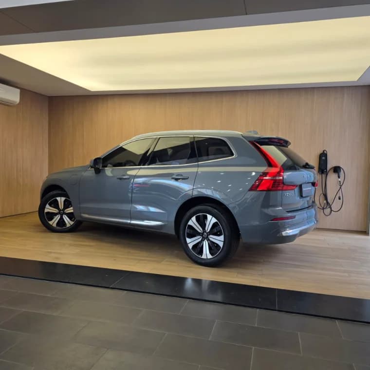 Volvo XC60 2.0 T8 RECHARGE PLUS AWD GEARTRONIC 2023 Híbrido - Picture 3