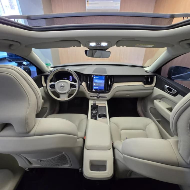 Volvo XC60 2.0 T8 RECHARGE PLUS AWD GEARTRONIC 2023 Híbrido - Picture 5