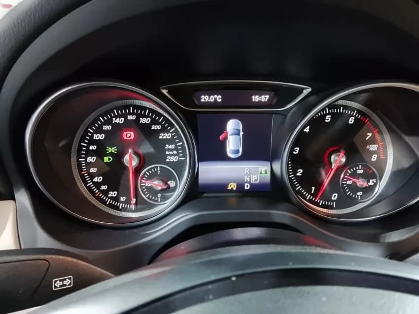 Mercedes-Benz CLA 180 1.6 CGI GASOLINA 7G-DCT 2018 Gasolina - Picture 8