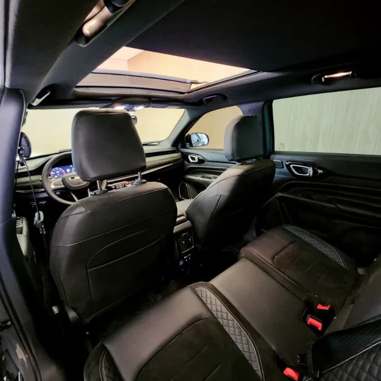 JEEP COMMANDER 2.0 HURRICANE 4 TURBO GASOLINA BLACKHAWK AT9 2025 Gasolina - Picture 10