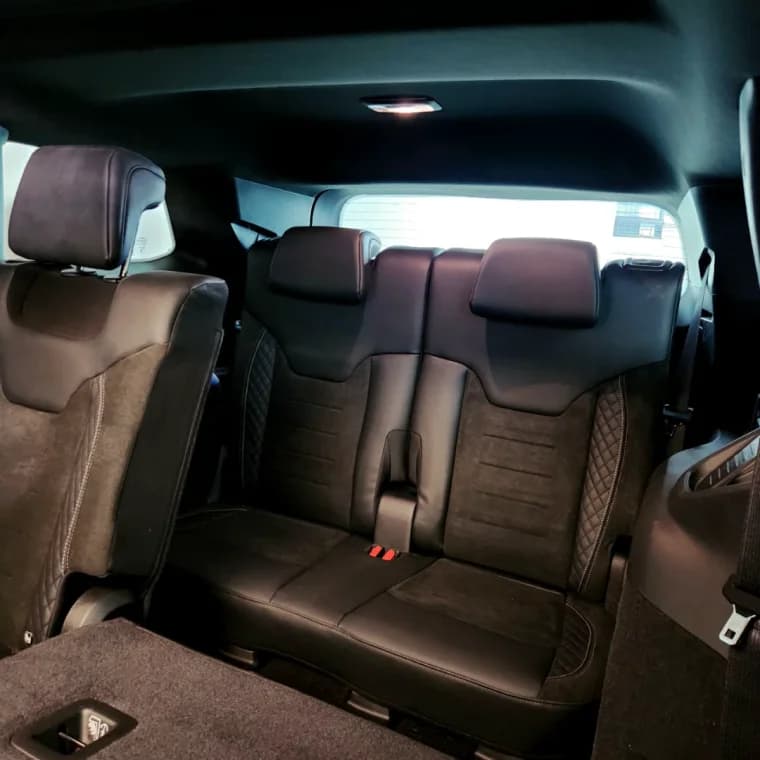 JEEP COMMANDER 2.0 HURRICANE 4 TURBO GASOLINA BLACKHAWK AT9 2025 Gasolina - Picture 11