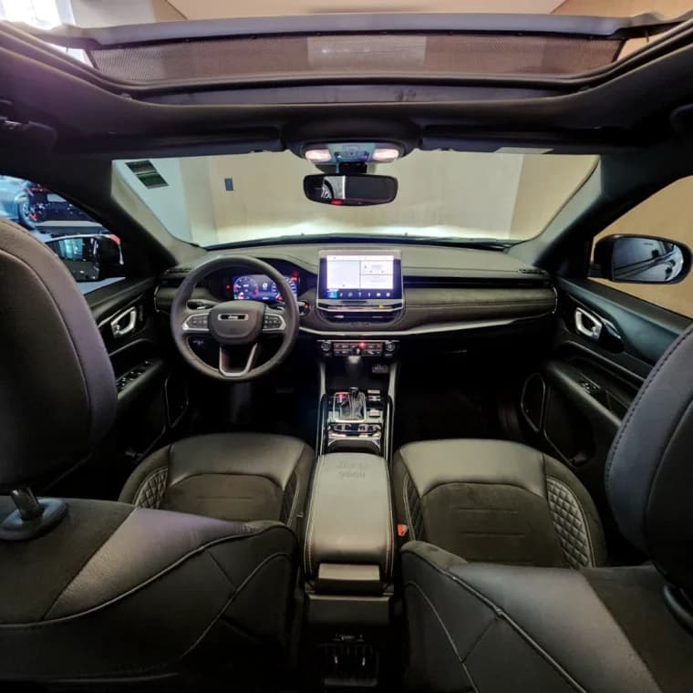 JEEP COMMANDER 2.0 HURRICANE 4 TURBO GASOLINA BLACKHAWK AT9 2025 Gasolina - Picture 5