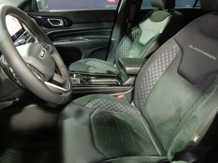 JEEP COMMANDER 2.0 HURRICANE 4 TURBO GASOLINA BLACKHAWK AT9 2025 Flex - Picture 11