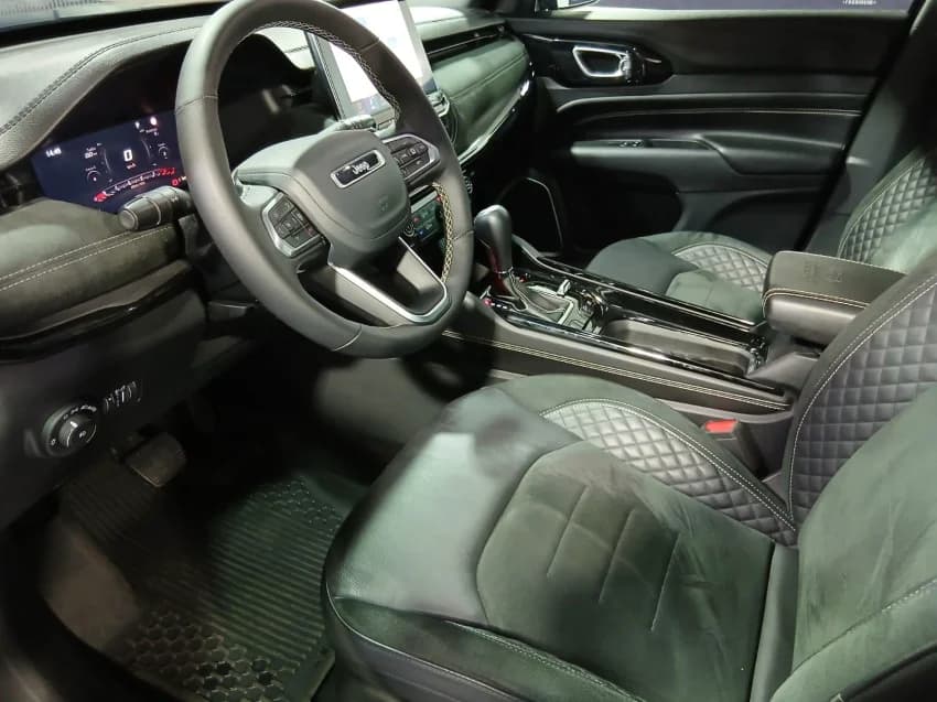 JEEP COMMANDER 2.0 HURRICANE 4 TURBO GASOLINA BLACKHAWK AT9 2025 Flex - Picture 12