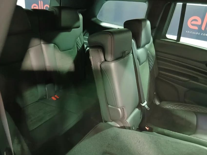 JEEP COMMANDER 2.0 HURRICANE 4 TURBO GASOLINA BLACKHAWK AT9 2025 Flex - Picture 16