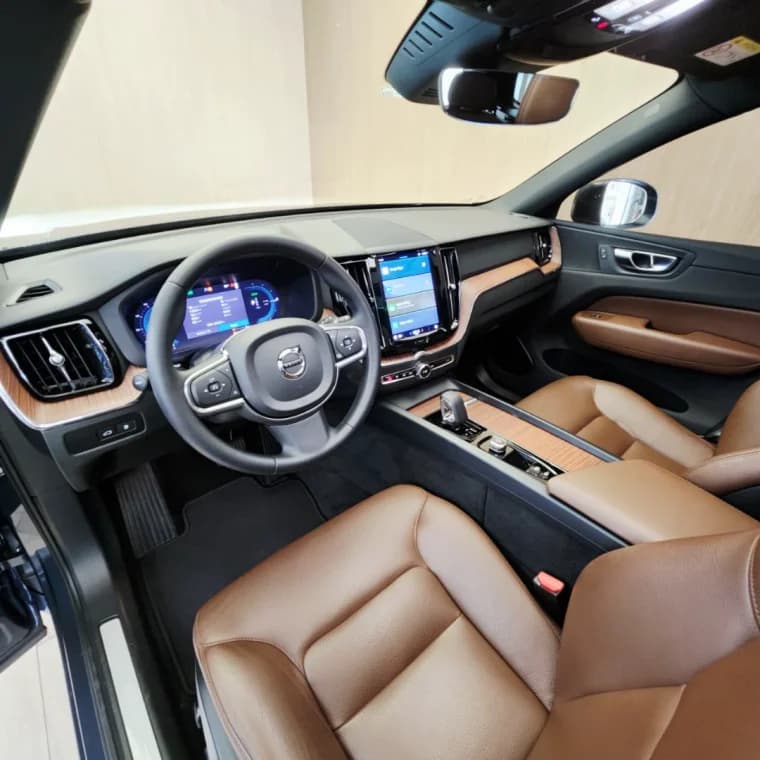 Volvo XC60 2.0 T8 RECHARGE PLUS AWD GEARTRONIC 2024 Híbrido - Picture 4