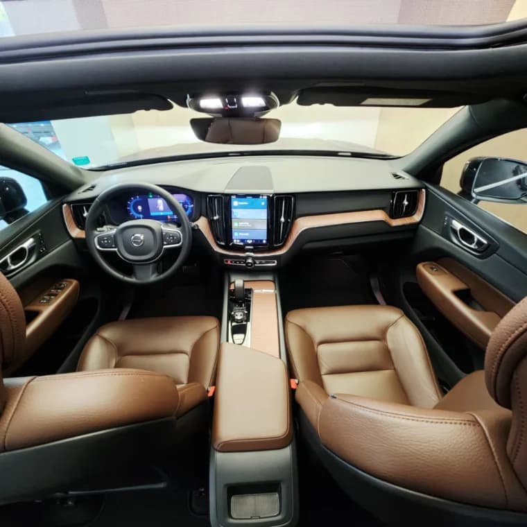 Volvo XC60 2.0 T8 RECHARGE PLUS AWD GEARTRONIC 2024 Híbrido - Picture 6