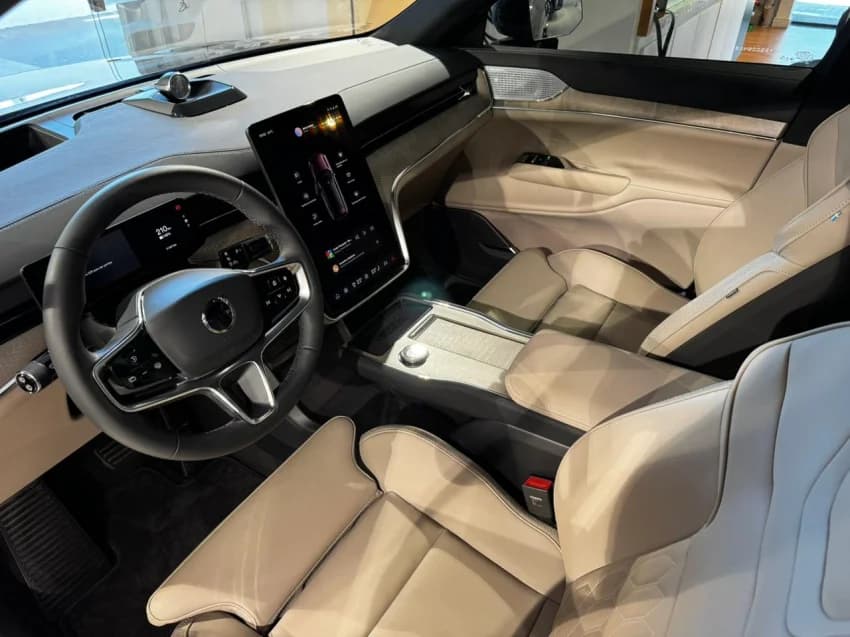 Volvo EX90 P8 RECHARGE TWIN ELECTRIC PERFORMANCE ULTRA AWD 2025 Elétrico - Picture 12