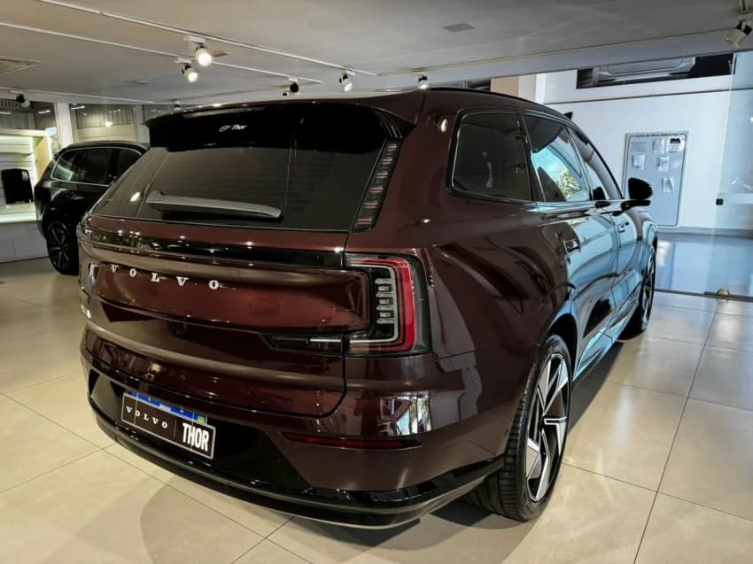 Volvo EX90 P8 RECHARGE TWIN ELECTRIC PERFORMANCE ULTRA AWD 2025 Elétrico - Picture 4