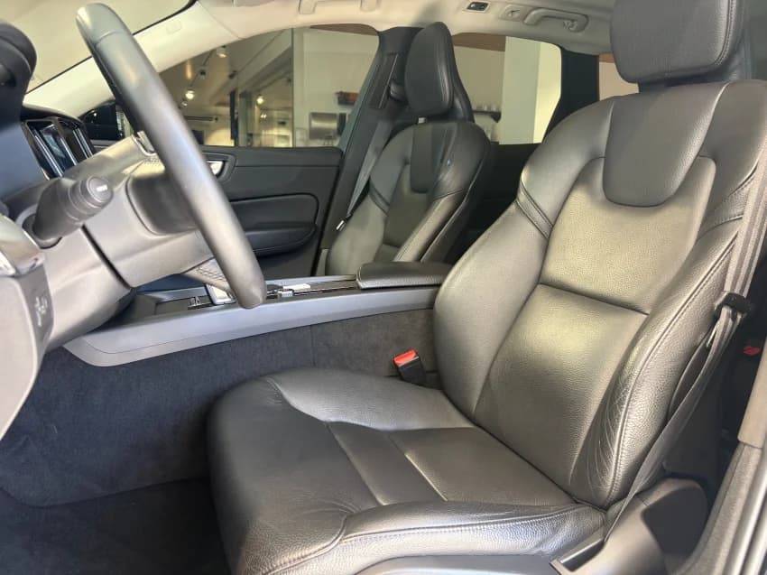 Volvo XC60 2.0 T8 HYBRID MOMENTUM AWD GEARTRONIC 2021 Híbrido - Picture 11