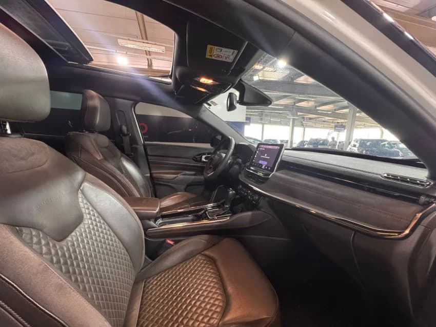 JEEP COMMANDER 2.0 TD380 TURBO DIESEL OVERLAND AT9 2023 Diesel - Picture 14