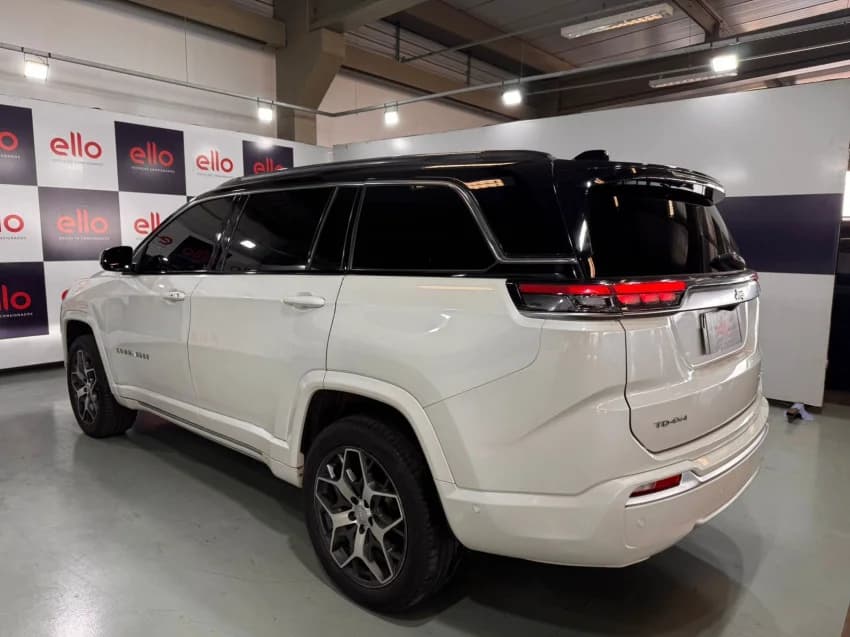 JEEP COMMANDER 2.0 TD380 TURBO DIESEL OVERLAND AT9 2023 Diesel - Foto 4