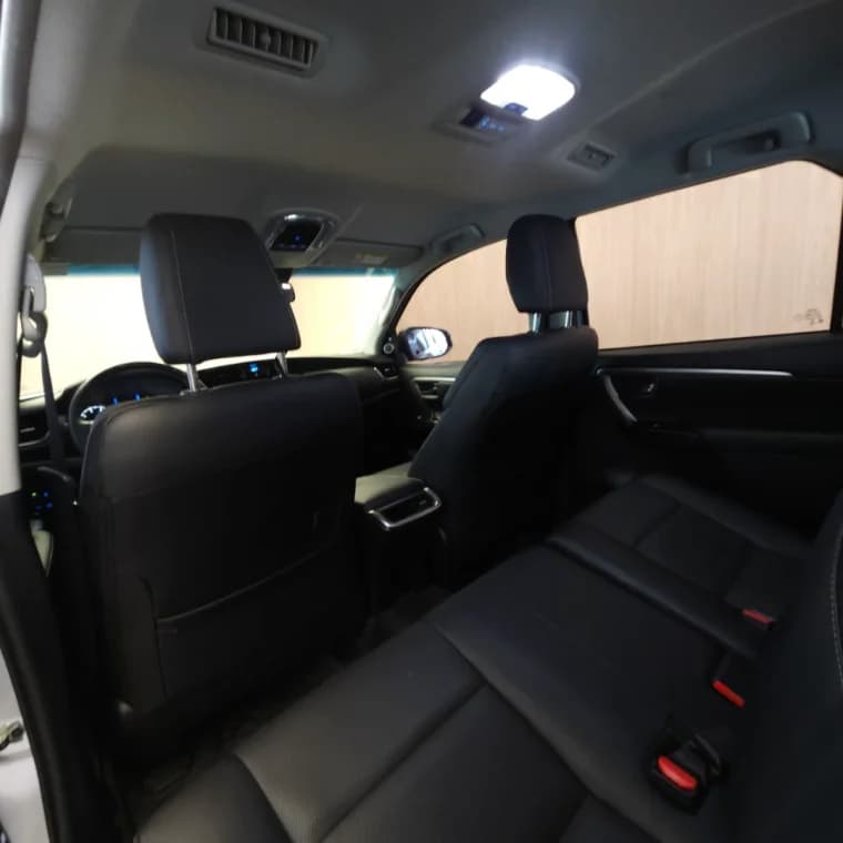 Toyota HILUX SW4 2.8 D-4D TURBO DIESEL SRX 4X4 AUTOMÁTICO 2023 Híbrido - Picture 10