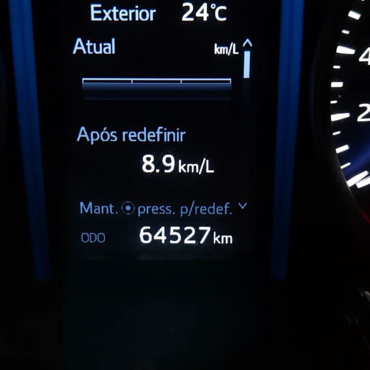 Toyota HILUX SW4 2.8 D-4D TURBO DIESEL SRX 4X4 AUTOMÁTICO 2023 Híbrido - Picture 6