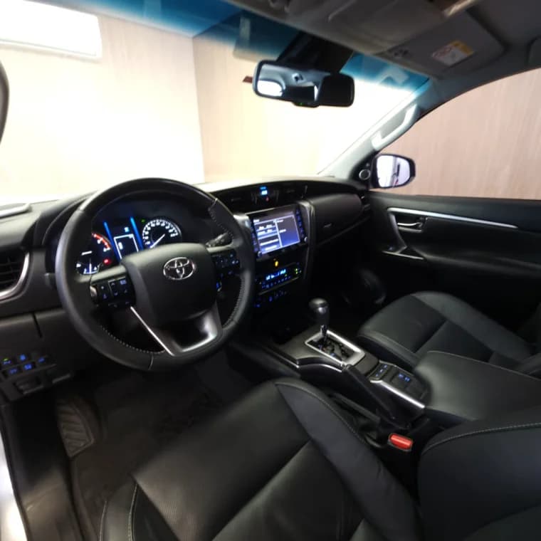 Toyota HILUX SW4 2.8 D-4D TURBO DIESEL SRX 4X4 AUTOMÁTICO 2023 Híbrido - Picture 7