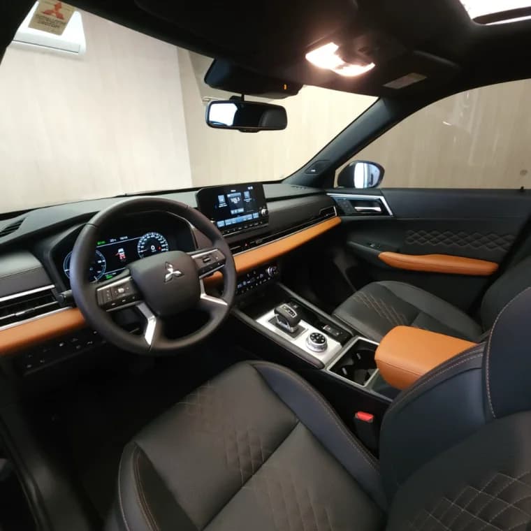 Mitsubishi OUTLANDER 2.4 PHEV SIGNATURE S-AWC DHT 2026 Híbrido - Picture 4