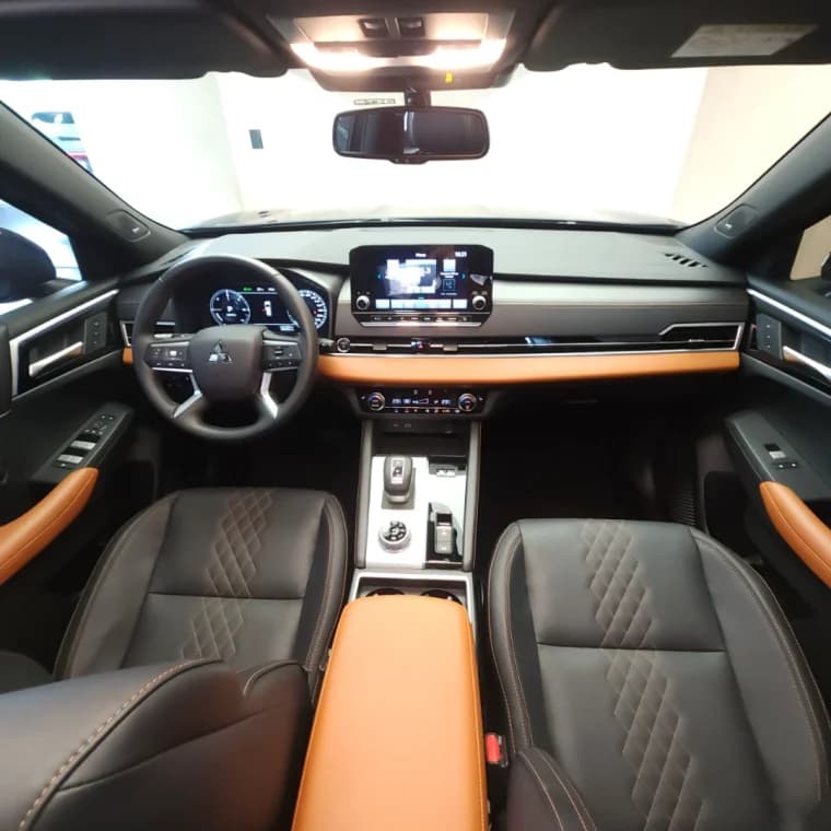 Mitsubishi OUTLANDER 2.4 PHEV SIGNATURE S-AWC DHT 2026 Híbrido - Picture 6