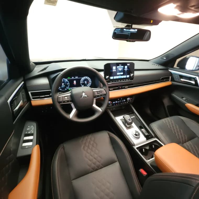 Mitsubishi OUTLANDER 2.4 PHEV SIGNATURE S-AWC DHT 2026 Híbrido - Picture 7