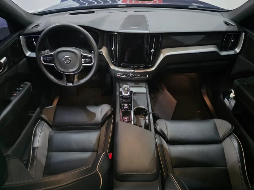 Volvo XC60 2.0 T8 RECHARGE ULTIMATE DARK AWD GEARTRONIC 2024 Híbrido - Foto 10