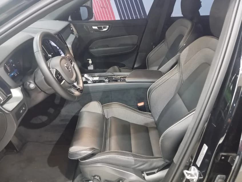 Volvo XC60 2.0 T8 RECHARGE ULTIMATE DARK AWD GEARTRONIC 2024 Híbrido - Foto 12