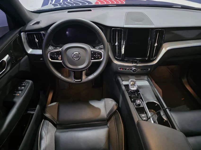 Volvo XC60 2.0 T8 RECHARGE ULTIMATE DARK AWD GEARTRONIC 2024 Híbrido - Foto 9