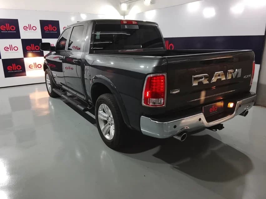 Ram CLASSIC 5.7 V8 GASOLINA LARAMIE CD 4X4 AUTOMÁTICO 2023 Gasolina - Picture 4