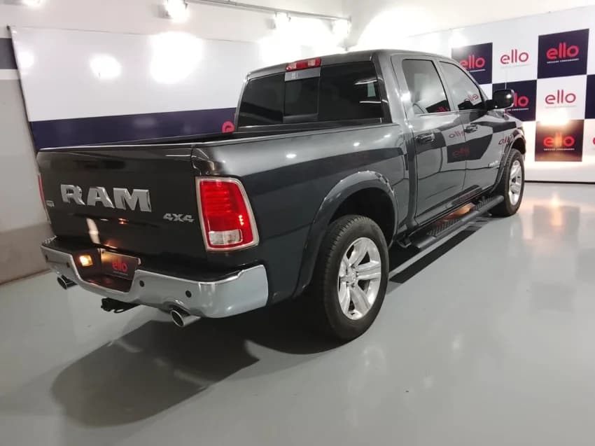 Ram CLASSIC 5.7 V8 GASOLINA LARAMIE CD 4X4 AUTOMÁTICO 2023 Gasolina - Picture 6