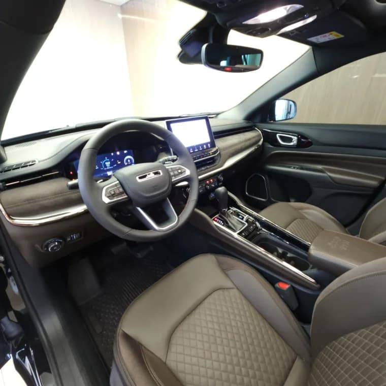 JEEP COMMANDER 2.0 TD380 TURBO DIESEL OVERLAND AT9 2025 Diesel - Picture 4