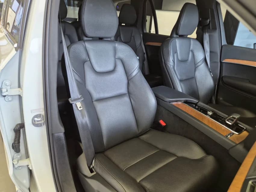 Volvo XC90 2.0 T8 RECHARGE PLUS AWD GEARTRONIC 2023 Híbrido - Foto 13