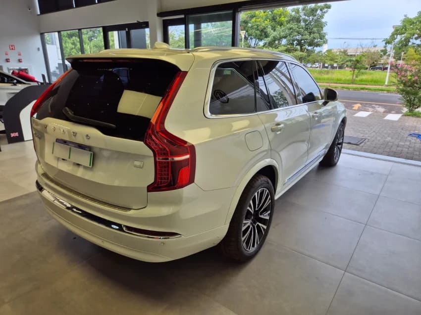 Volvo XC90 2.0 T8 RECHARGE PLUS AWD GEARTRONIC 2023 Híbrido - Foto 6