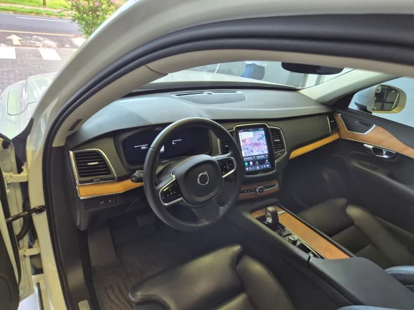 Volvo XC90 2.0 T8 RECHARGE PLUS AWD GEARTRONIC 2023 Híbrido - Foto 8
