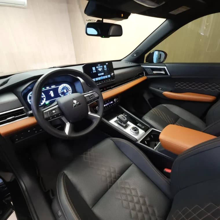 Mitsubishi OUTLANDER 2.4 PHEV SIGNATURE S-AWC DHT 2026 Híbrido - Foto 7