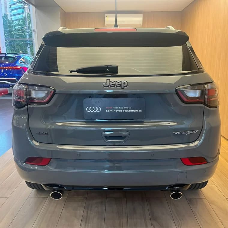 JEEP COMPASS 2.0 HURRICANE 4 TURBO GASOLINA BLACKHAWK AT9 2026 Gasolina - Foto 3