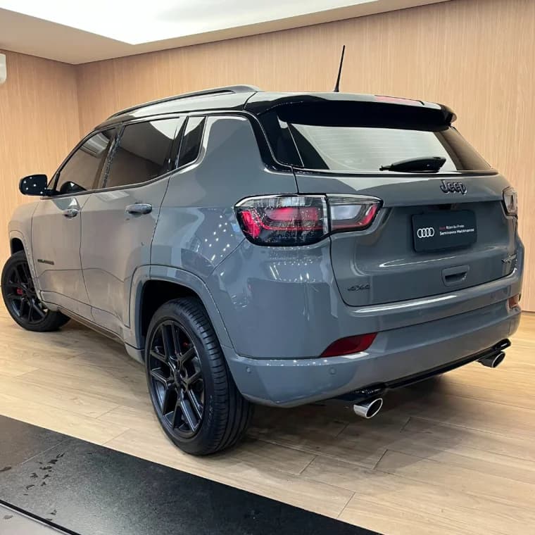 JEEP COMPASS 2.0 HURRICANE 4 TURBO GASOLINA BLACKHAWK AT9 2026 Gasolina - Foto 4