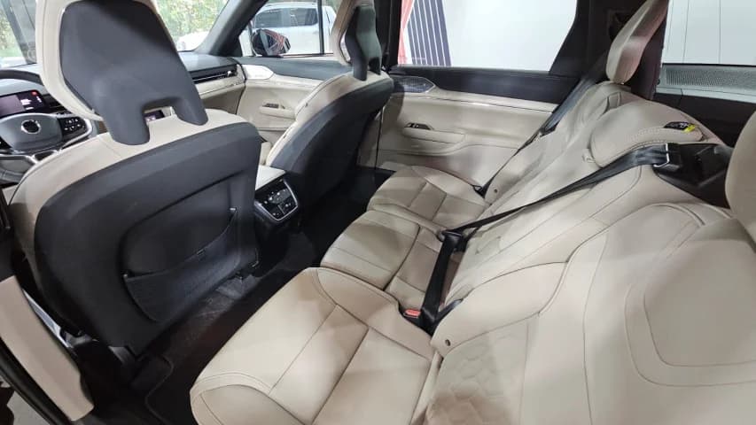 Volvo EX90 P8 RECHARGE TWIN ELECTRIC PERFORMANCE ULTRA AWD 2025 Híbrido - Picture 9