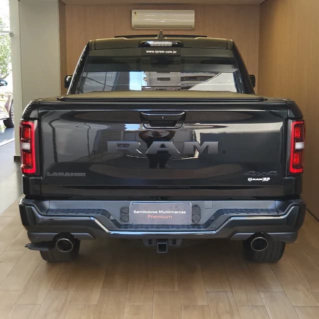 Ram 1500 3.0 HURRICANE 6 BITURBO GASOLINA LARAMIE NIGHT EDITION CD 4X4 AUTOMÁTICO 2025 Diesel - Foto 3