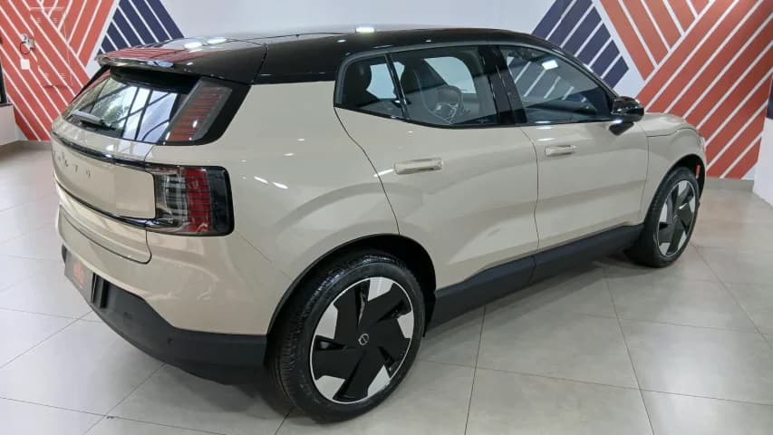 Volvo EX30 51 KW ELÉTRICO CORE 2026 Híbrido - Foto 6